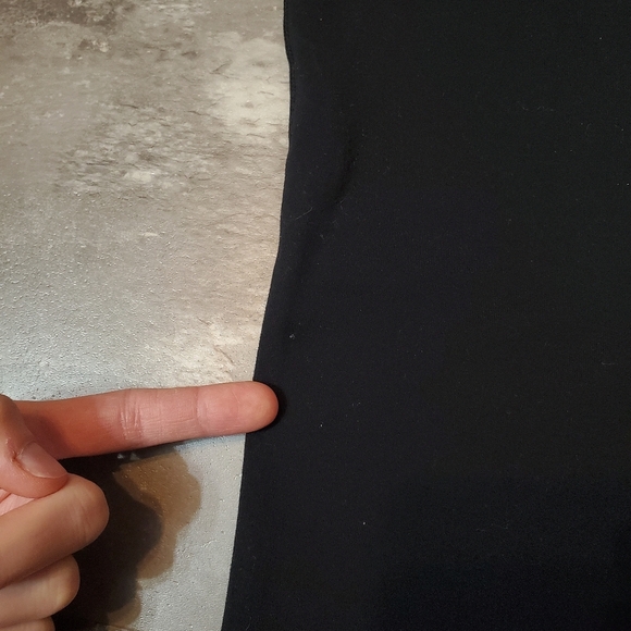 Lululemon cropped pants. Black. Ruched detail. Open at lower back. 18". Size 10. - Picture 8 of 12